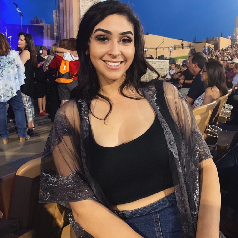 Meet your Posher, Marisa